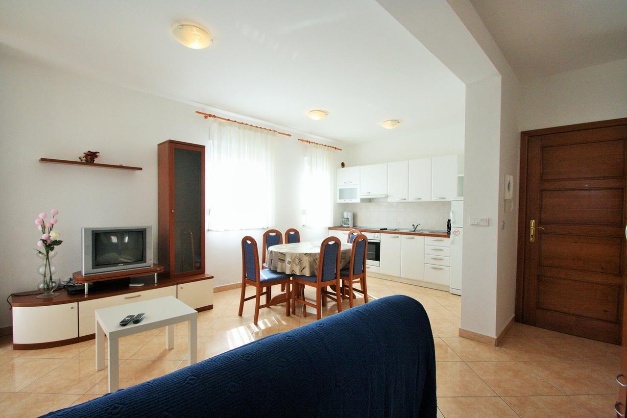 Apartment Bilic With Balcony 波雷奇 外观 照片