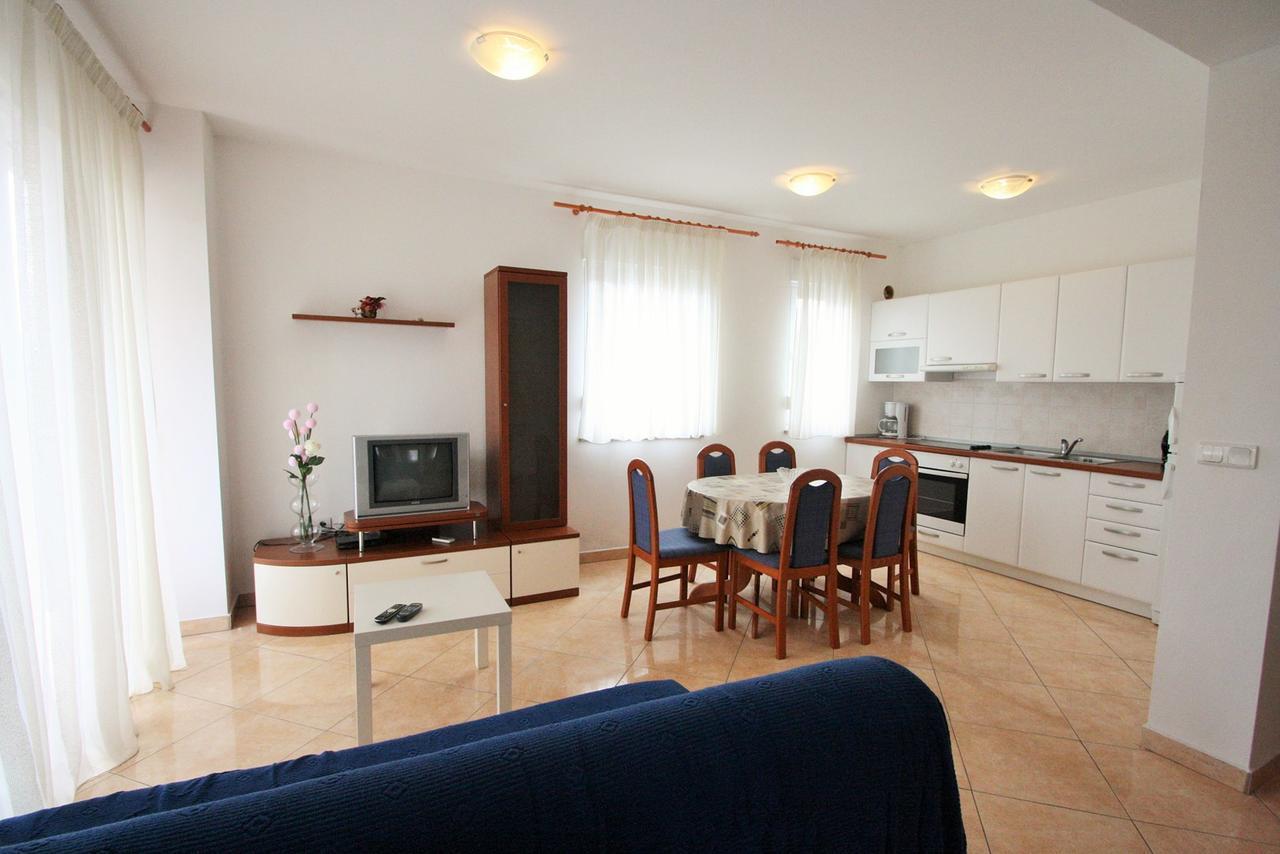 Apartment Bilic With Balcony 波雷奇 外观 照片