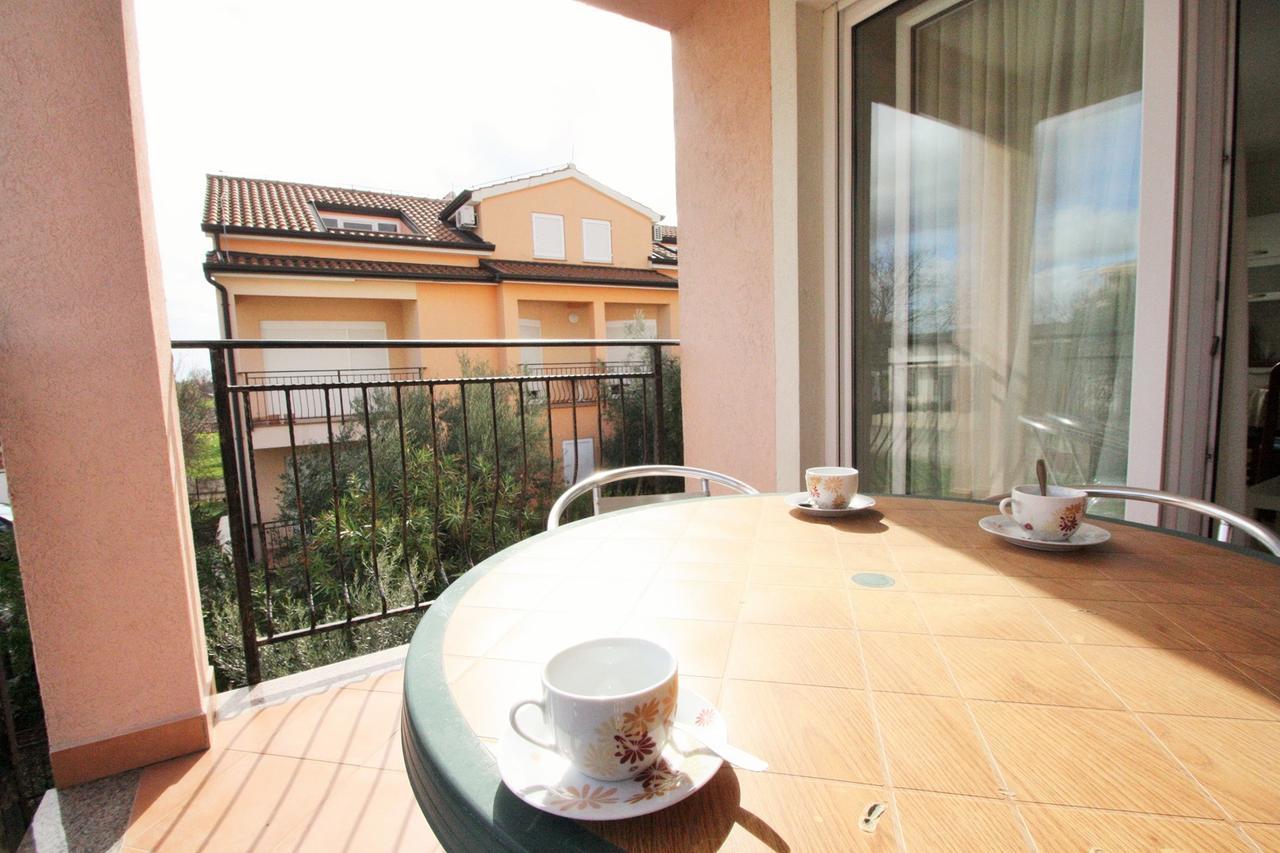 Apartment Bilic With Balcony 波雷奇 外观 照片