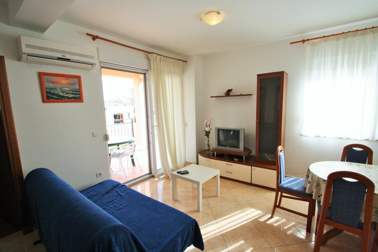 Apartment Bilic With Balcony 波雷奇 外观 照片